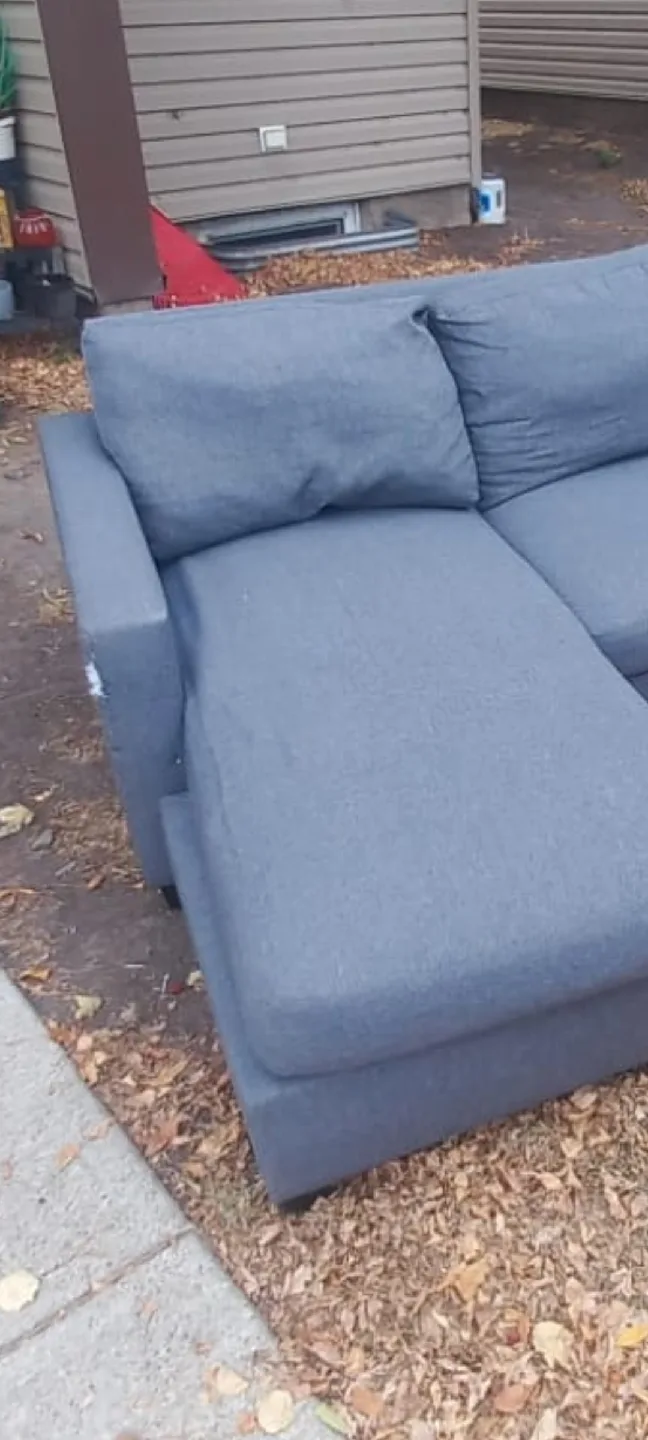 Grey sectional free delivery image indicator(2)