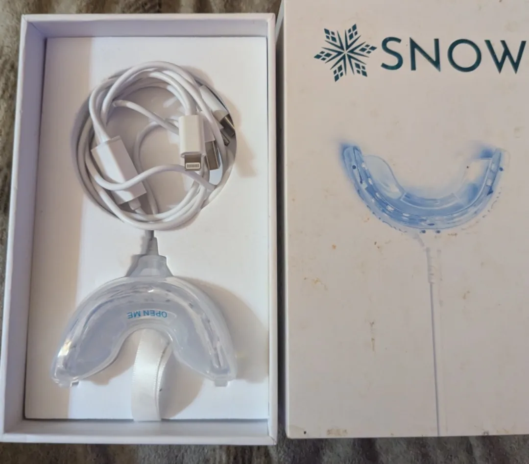 Snow Teeth Whitening Kit with Box image indicator(2)