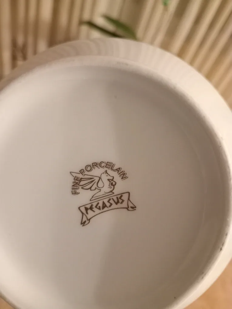 Pegasus Porcelain Tea Set image indicator(2)