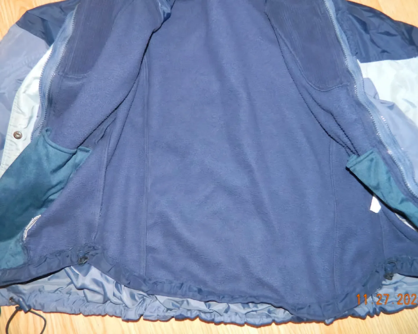 Columbia Sportswear Company Jacket - Women's L image indicator(2)