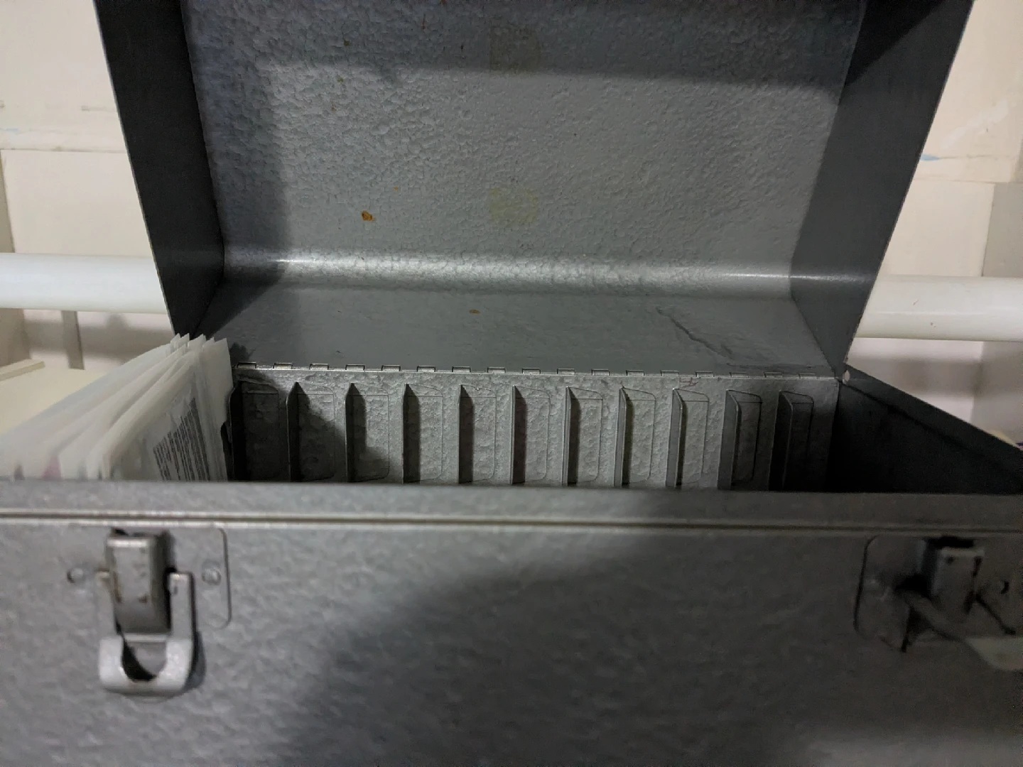 Brumberger Metal Tool Box 🥕 - photo 3