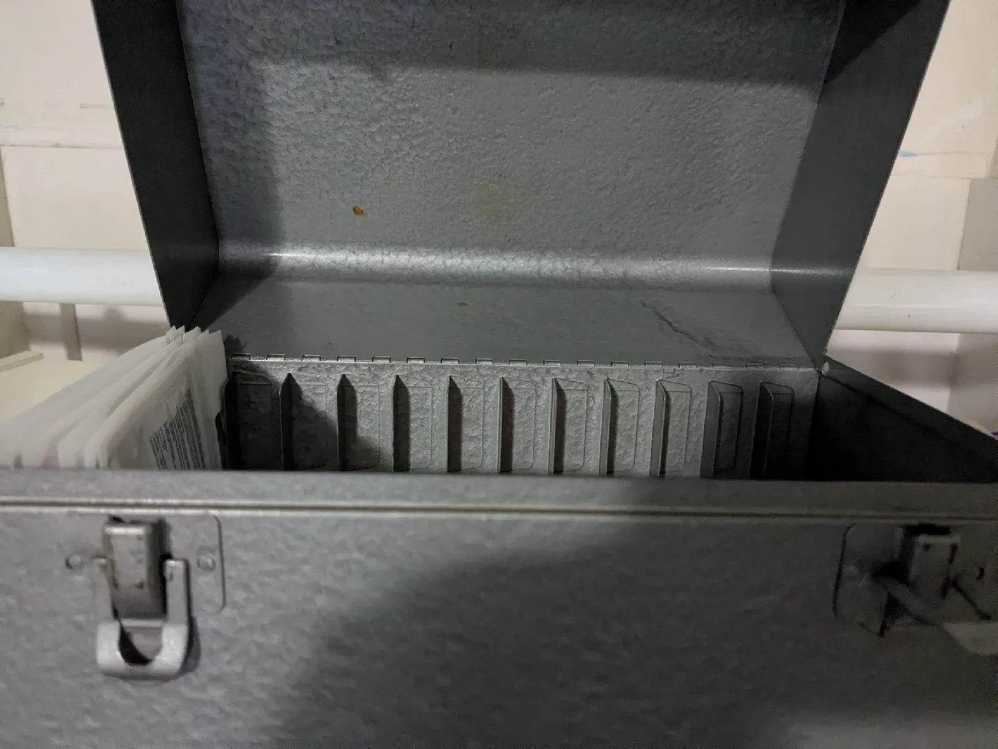 Brumberger Metal Tool Box 🥕 image indicator(3)