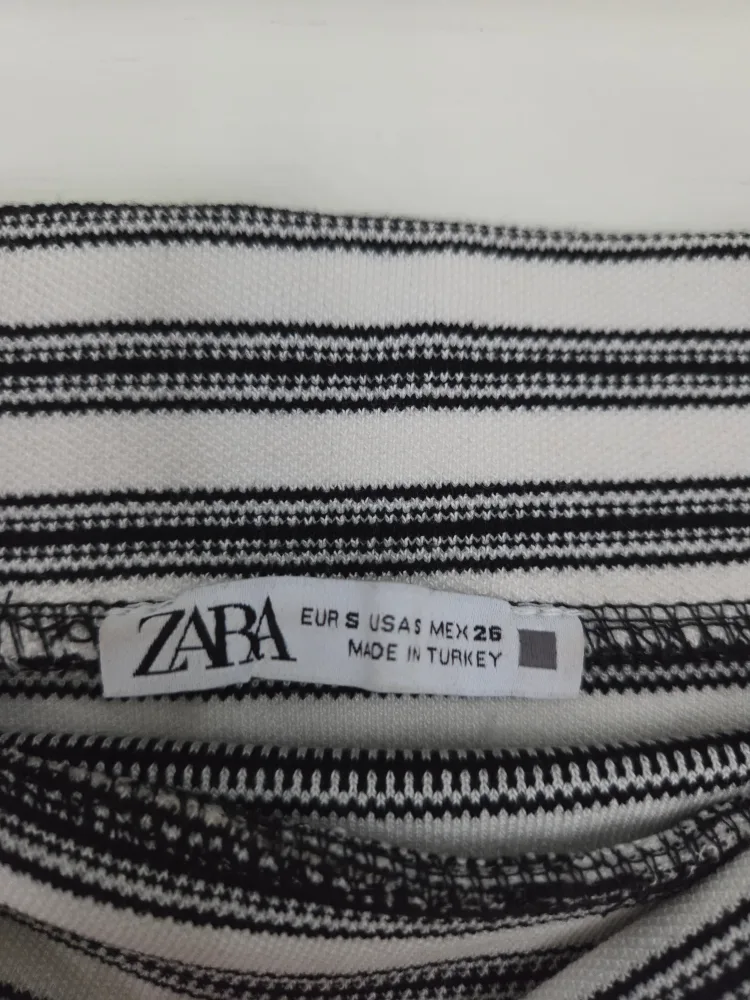 ❣️ Zara Sweater Off Shoulder Crop Top Long Sleeves Striped S image indicator(4)