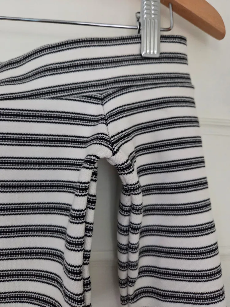 ❣️ Zara Sweater Off Shoulder Crop Top Long Sleeves Striped S image indicator(6)