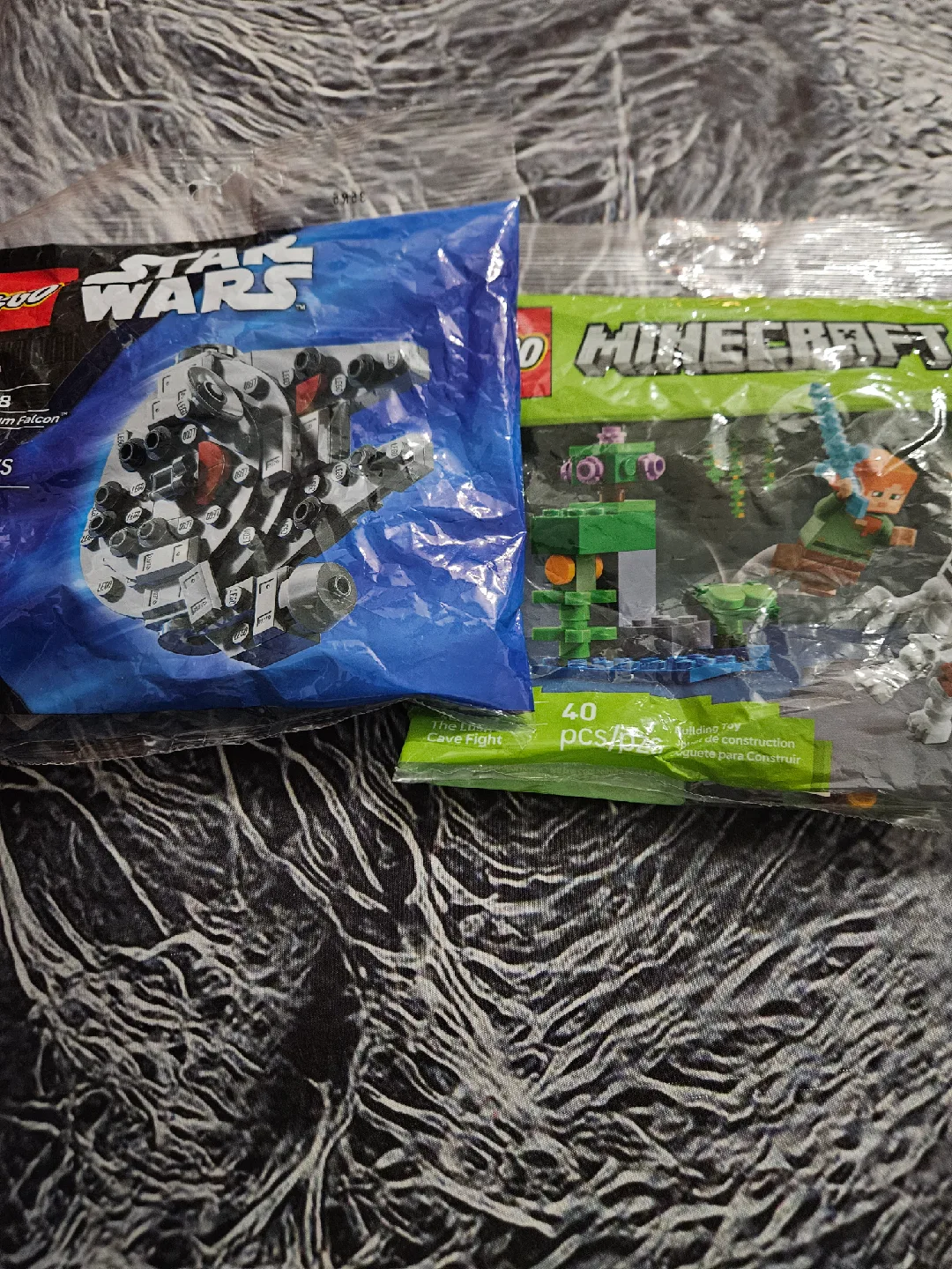 LEGO Star Wars & Minecraft Sets image indicator(2)