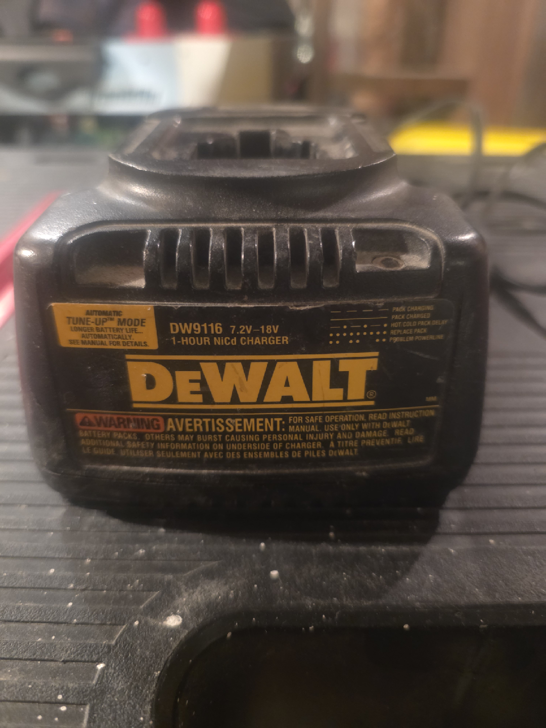 DeWalt DW9116 7.2V-18V 1-Hour NiCd Charger