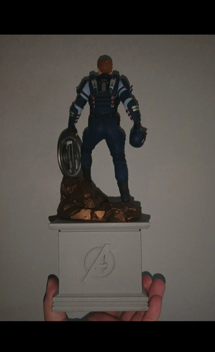 Captain America Statue - Marvel's Avengers 2020 image indicator(4)