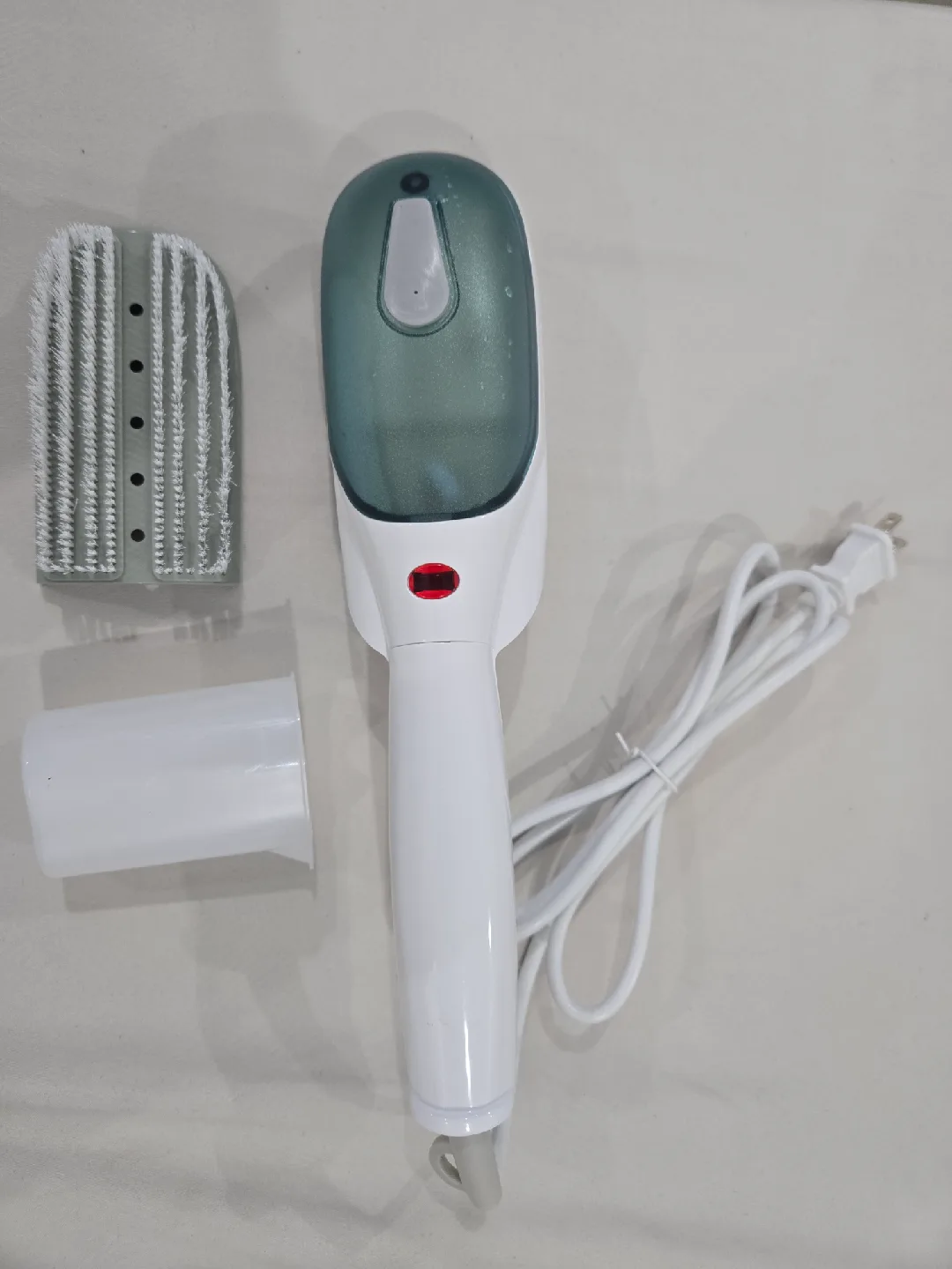 Travel Steamer - Perfect for on the go! image indicator(2)