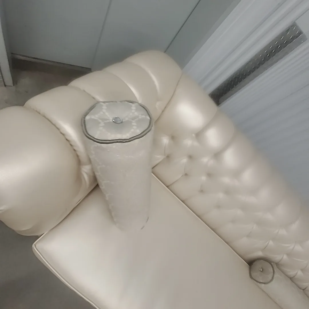 Cream Tufted Chesterfield Sofa real leather image indicator(3)