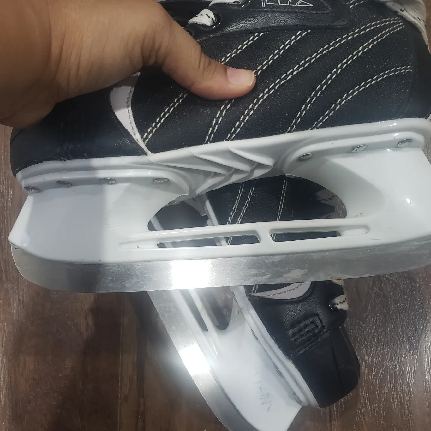 Hespeler Ice Skates - US Size J4 image indicator(2)