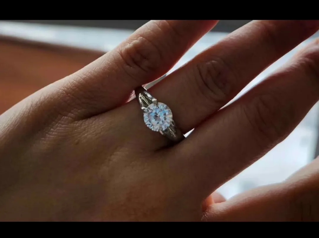 Diamond-look Engagement Ring image indicator(3)