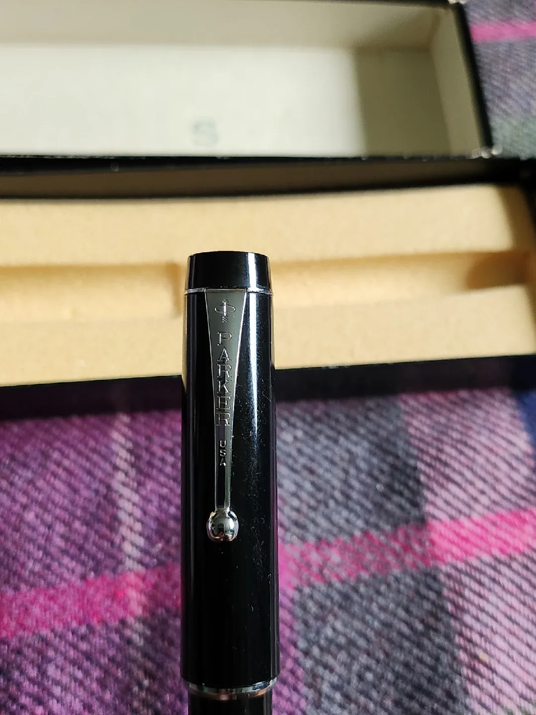 Parker Big Red Ballpoint Pen. image indicator(4)