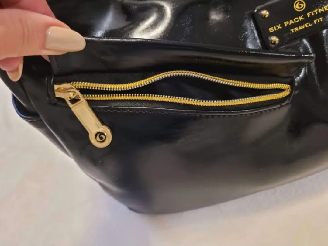 Six Pack Fitness Travel Fit Black Bag image indicator(3)