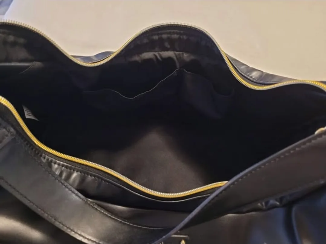 Six Pack Fitness Travel Fit Black Bag image indicator(5)