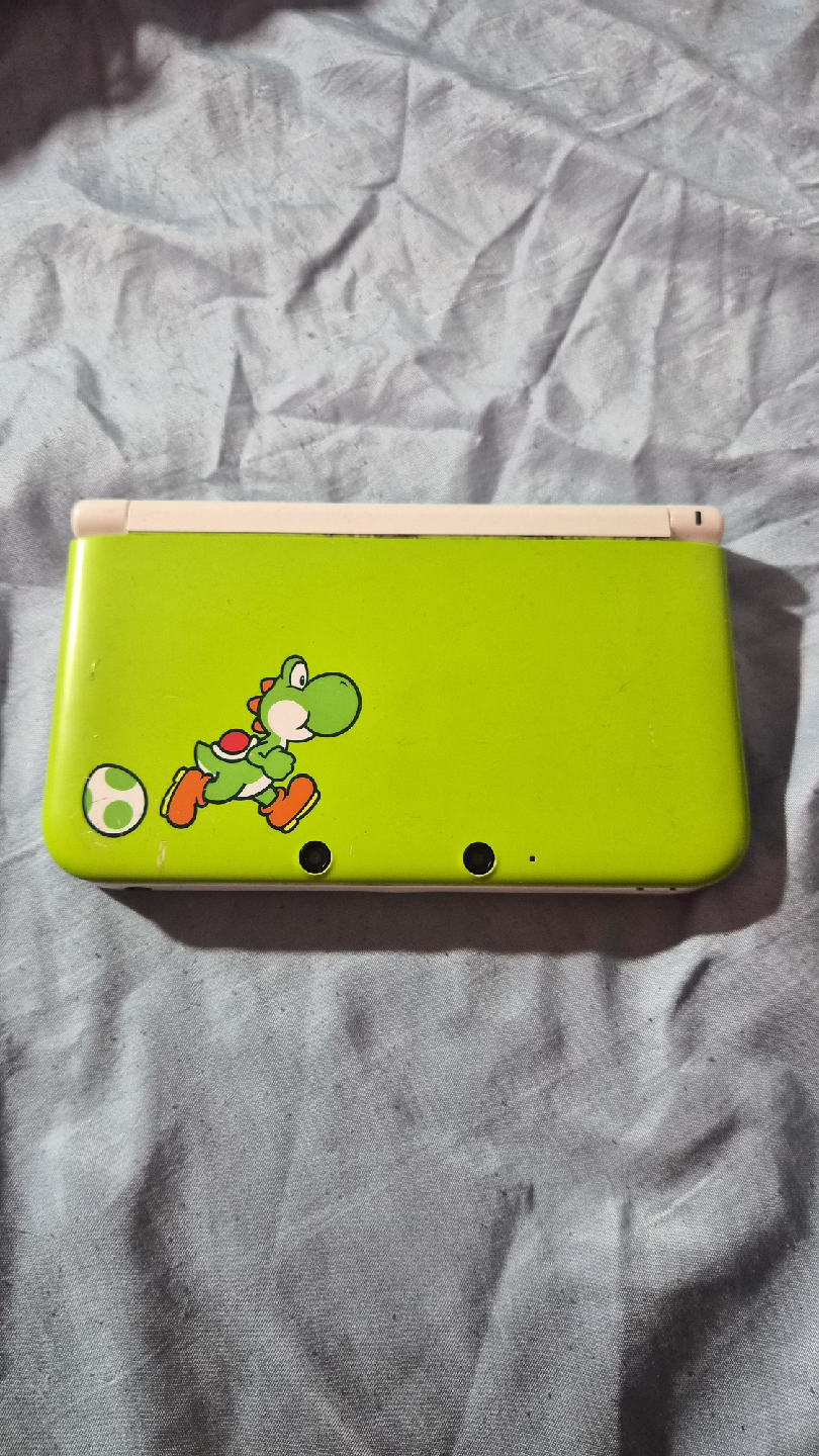 RARE Yoshi 3ds Xl - FOR PARTS