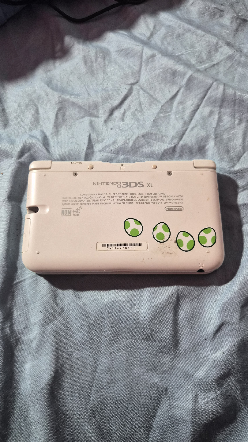 RARE Yoshi 3ds Xl - FOR PARTS - photo 2
