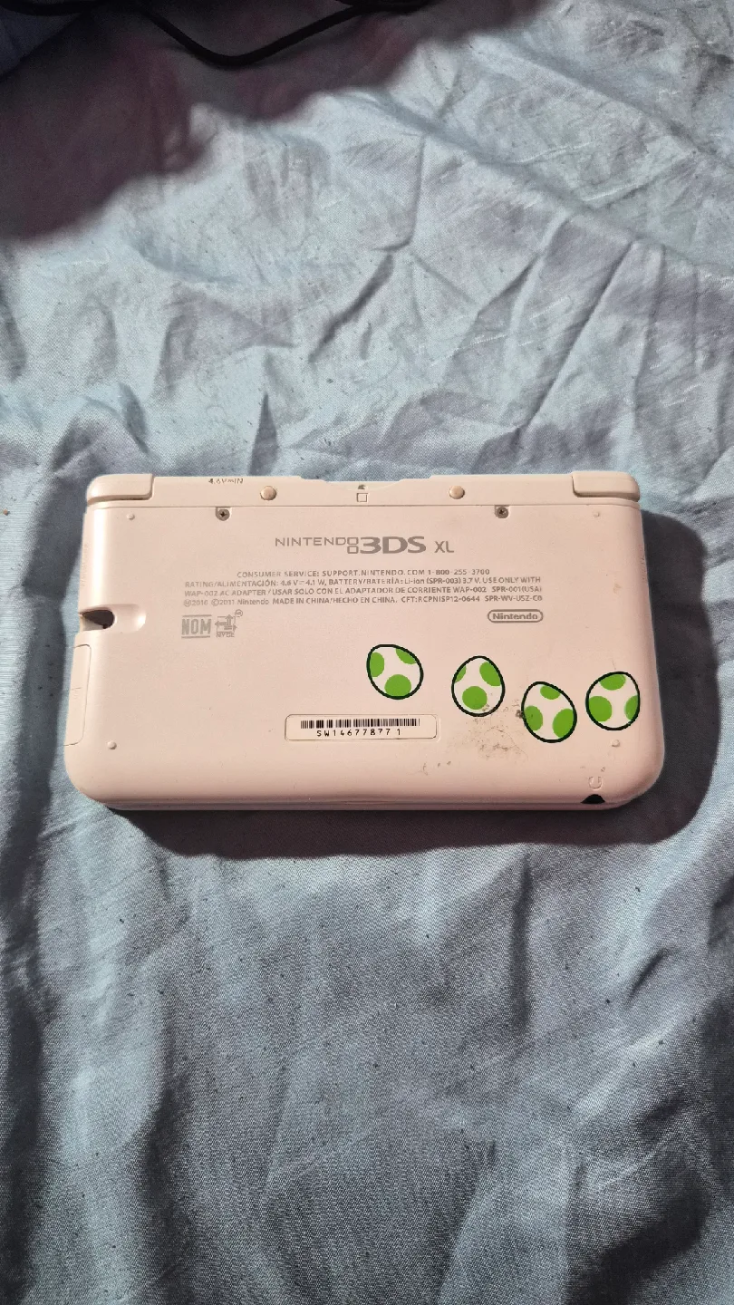 RARE Yoshi 3ds Xl - FOR PARTS image indicator(2)
