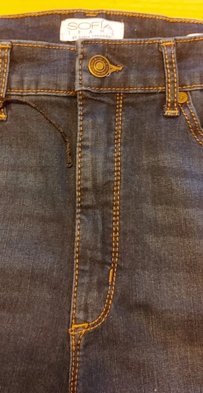 Sofia Vergara Jeans - Size 10 image indicator(4)