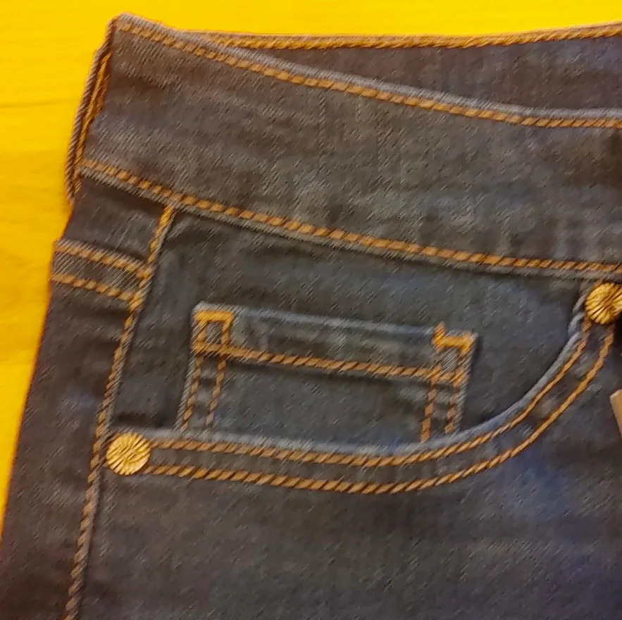 Sofia Vergara Jeans - Size 10 image indicator(6)