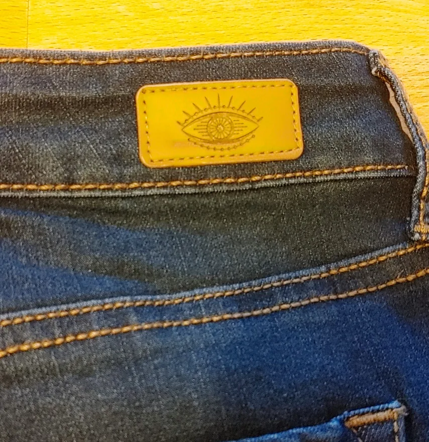 Sofia Vergara Jeans - Size 10 image indicator(7)