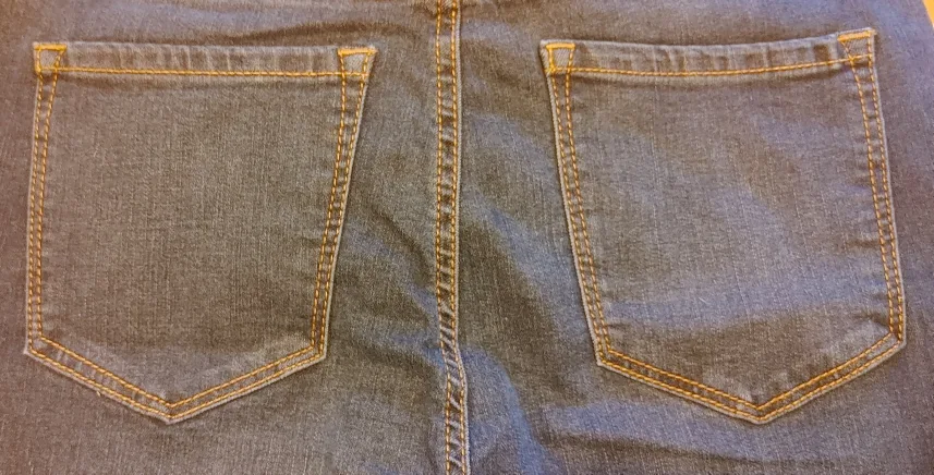 Sofia Vergara Jeans - Size 10 image indicator(8)