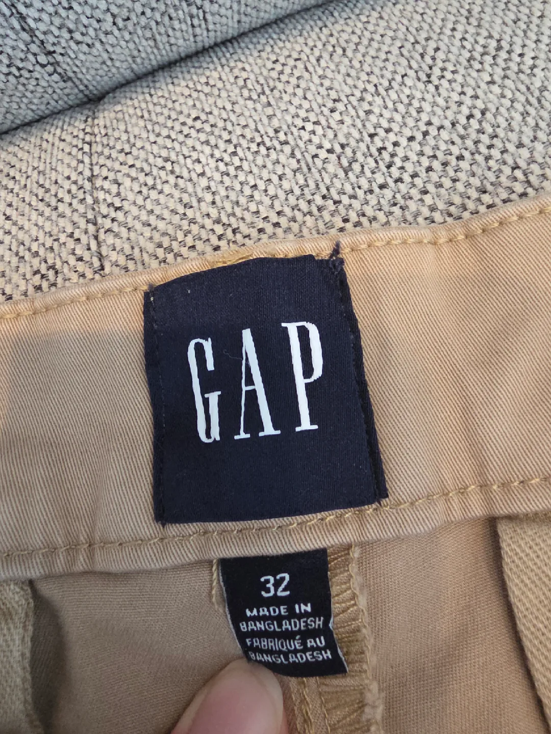 Gap Khaki Shorts - Size 32 image indicator(2)