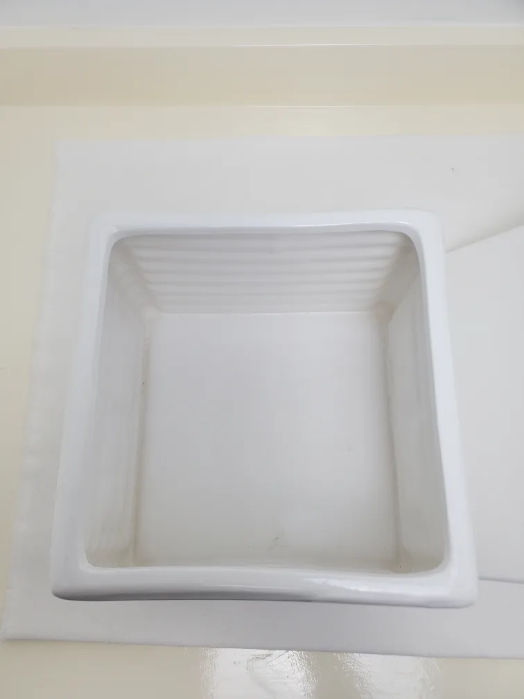 White Ceramic Log Cabin Cookie Jar 🧡 image indicator(10)