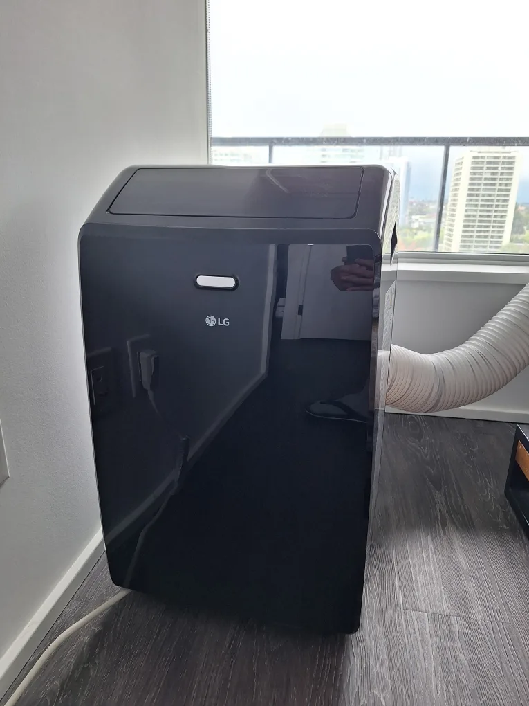 LG Portable Air Conditioner - Black