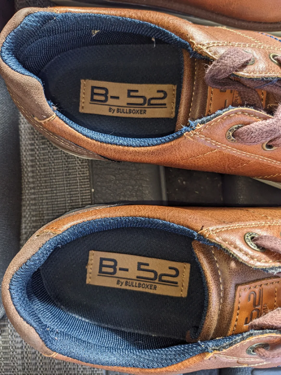 B-52 by BULLBOXER Leather Shoes - US 9 image indicator(3)