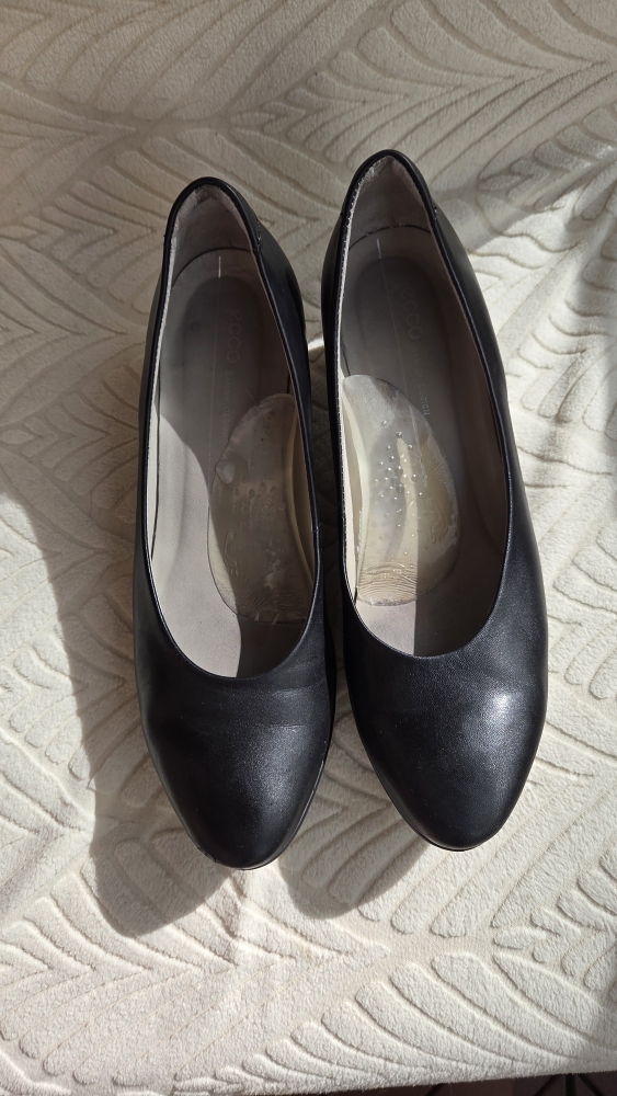 Ecco Black Leather Women's Shoes Size 40