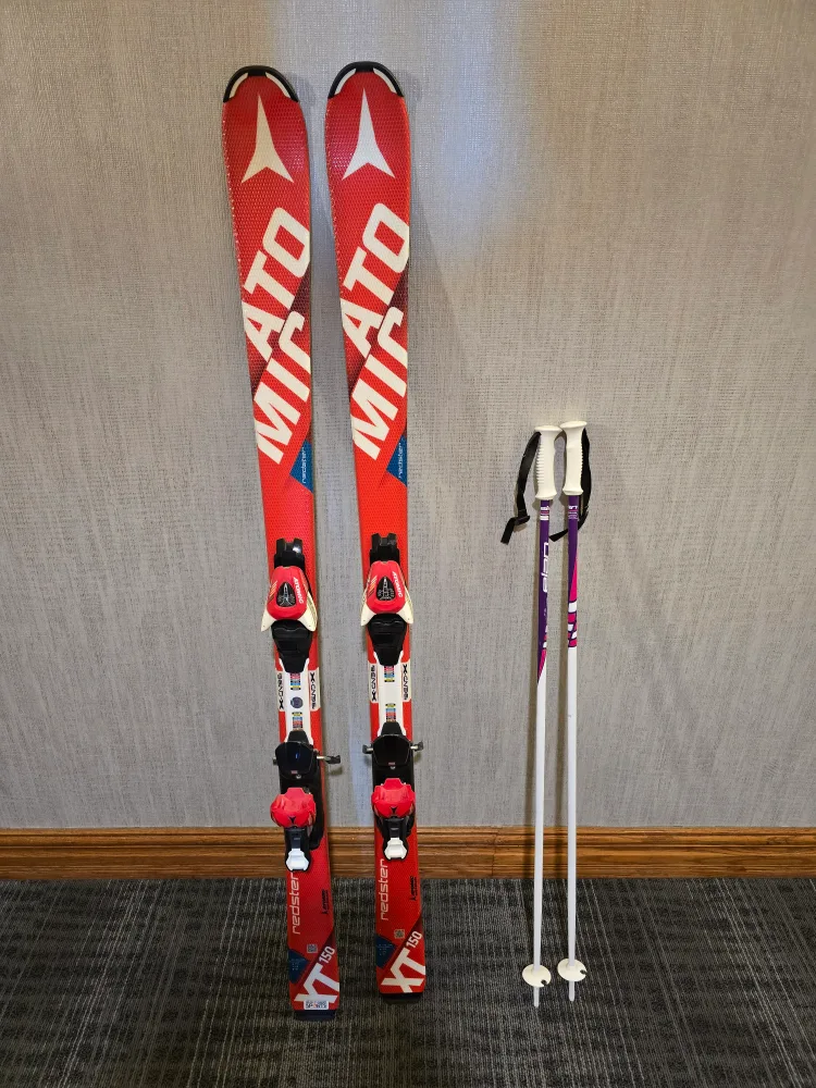 Atomic Redster XT Skis 150cm with Poles