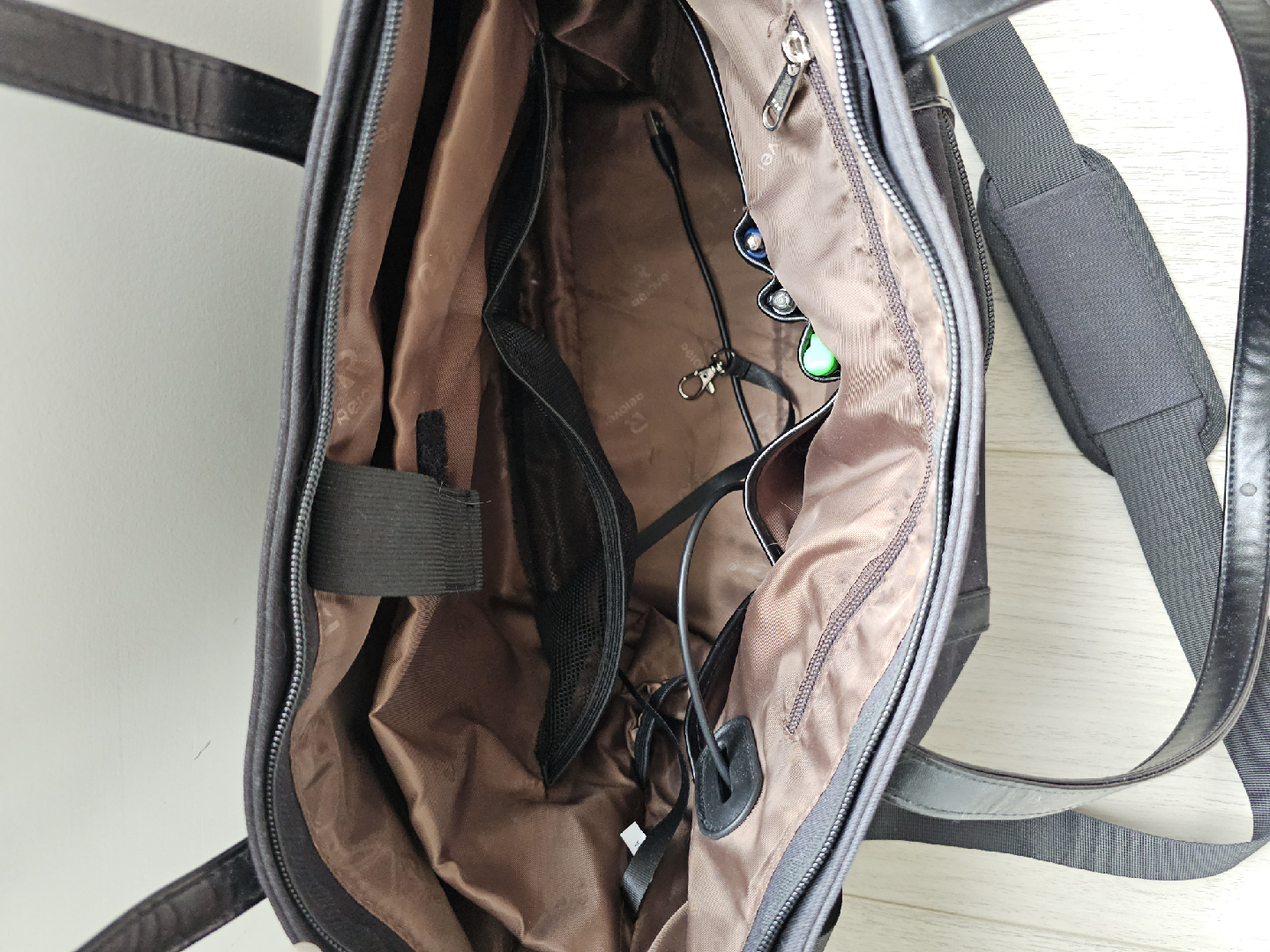 Stylish Laptop Tote Bag with Shoulder Strap - photo 2