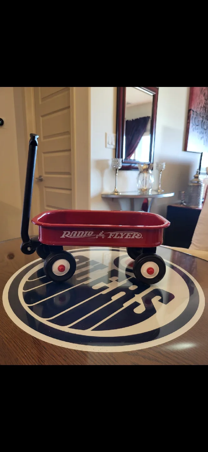 Radio Flyer Classic Red Wagon