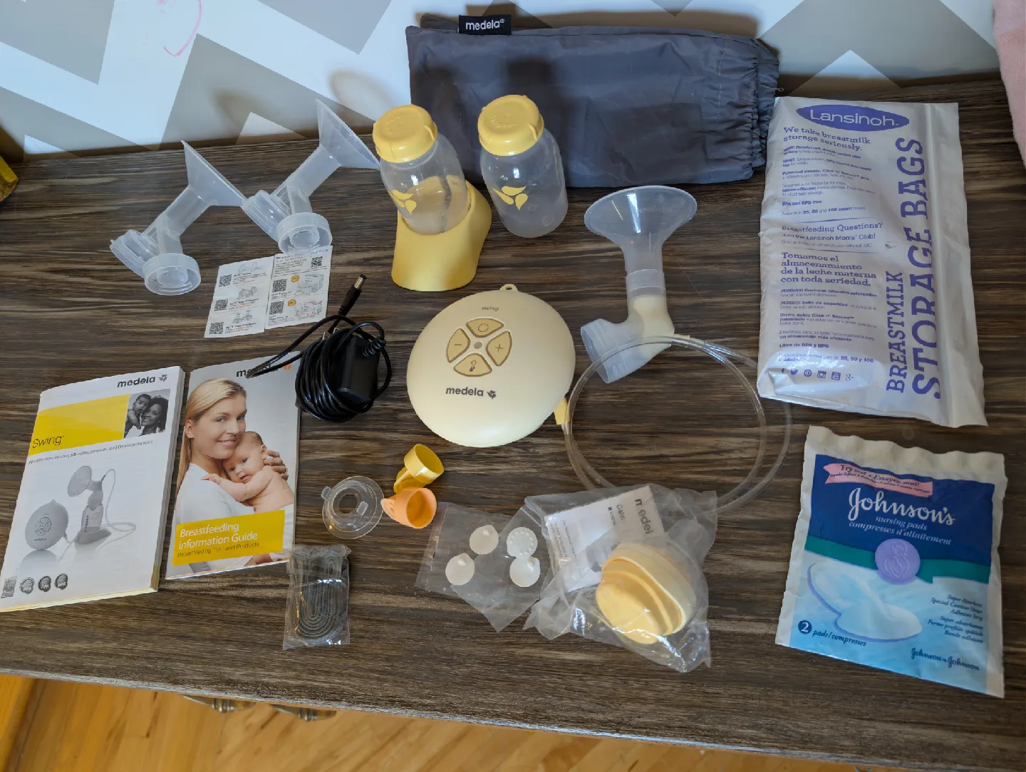Medela Swing Breast Pump with Accessories image indicator(4)