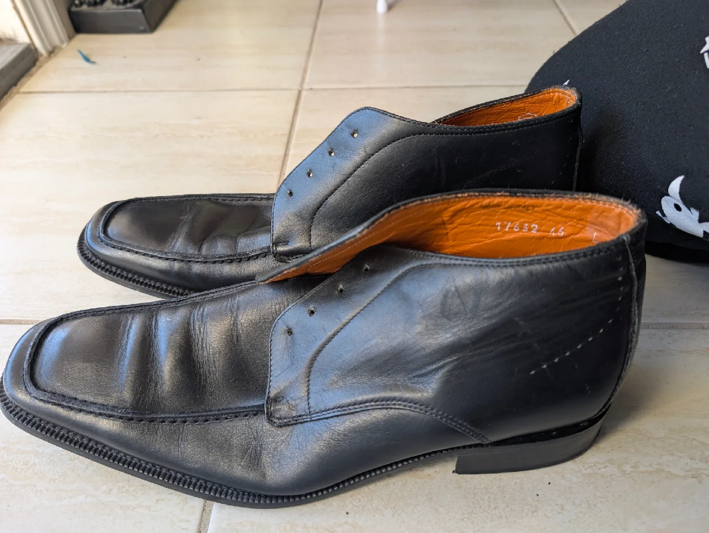 Vero Cuoio Black Leather Ankle Boots - Size 46 (US 12) image indicator(2)