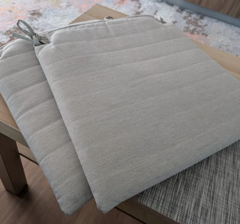 Moving out sale - 4 Beige Chair Cushions image indicator(2)