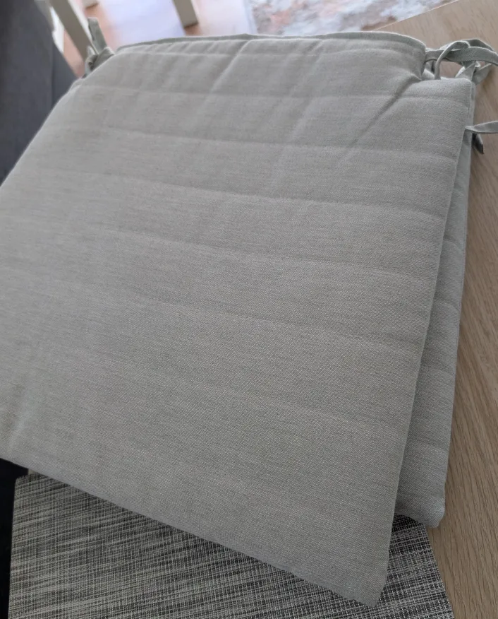 Moving out sale - 4 Beige Chair Cushions image indicator(3)