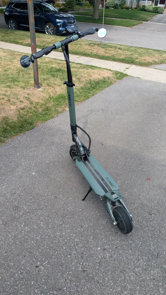 Vsett 8 Electric Scooter - Great Condition! image indicator(3)
