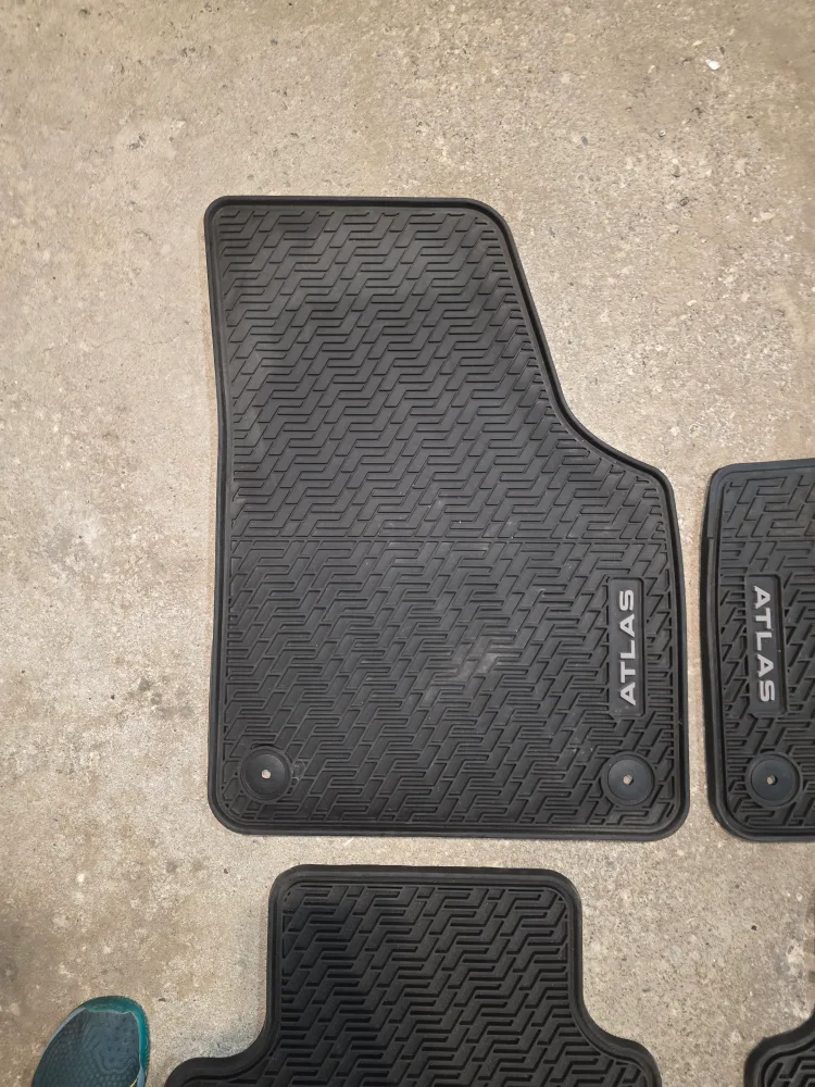 Volkswagen Atlas Floor Mats - Black image indicator(2)