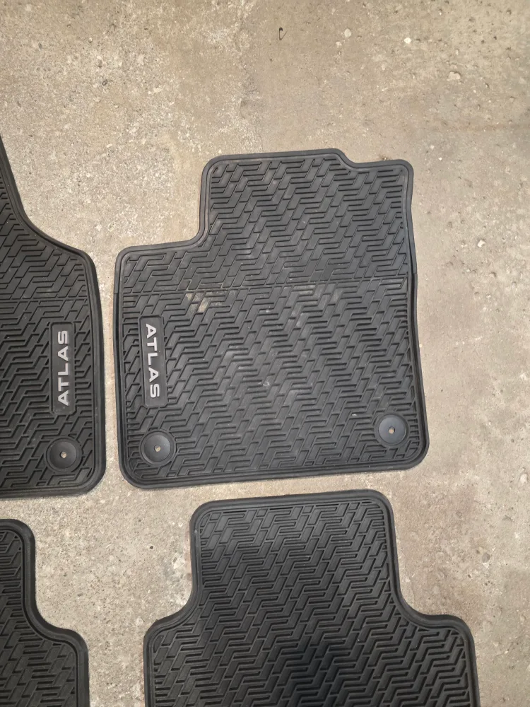 Volkswagen Atlas Floor Mats - Black image indicator(3)