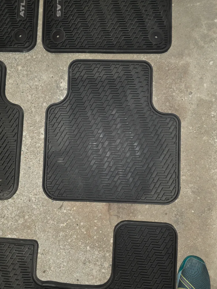 Volkswagen Atlas Floor Mats - Black image indicator(5)