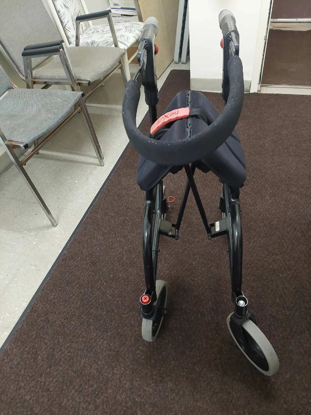 Nexus Walker with Seat & Basket image indicator(4)