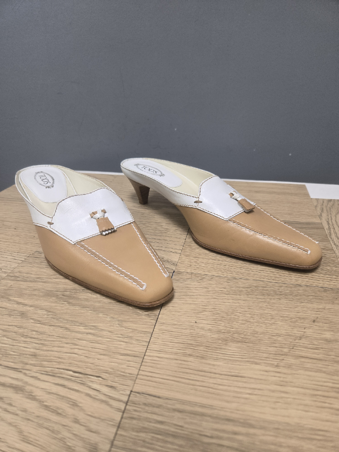 Tod's Leather Heeled Mules Beige & White - photo 3