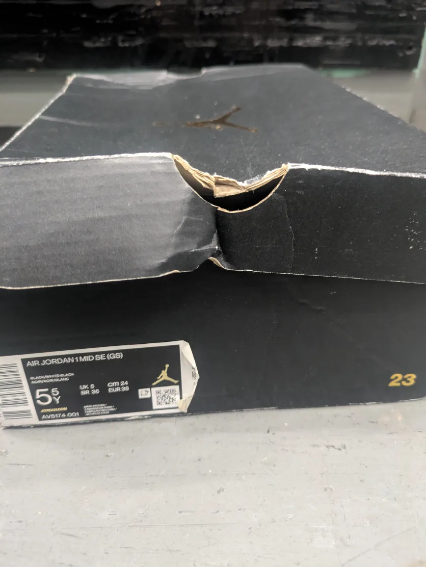 Air Jordan 1 Mid SE Black/White Glitter Size 5 image indicator(6)