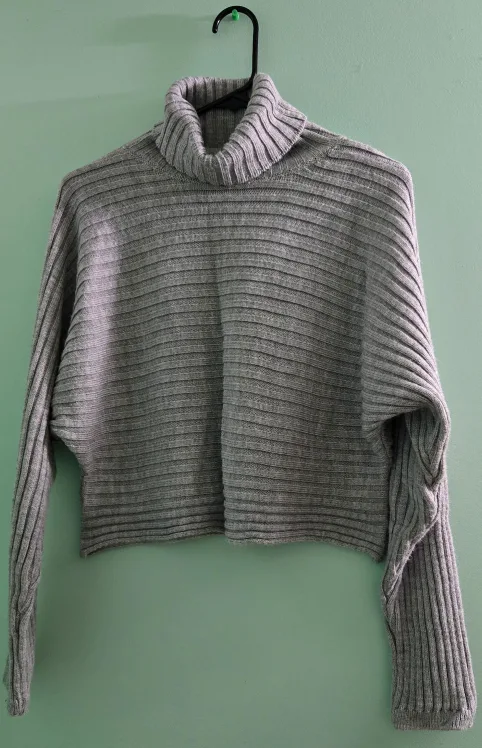Turtle neck sweater thumbnail