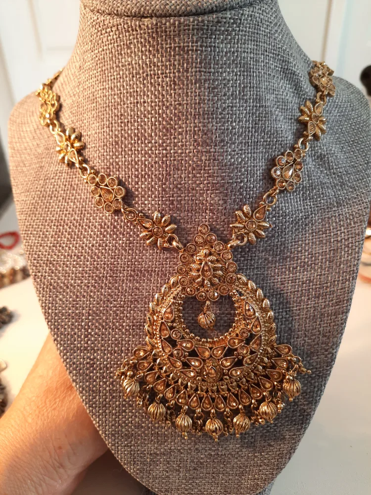 Gold-tone Statement Necklace image indicator(8)