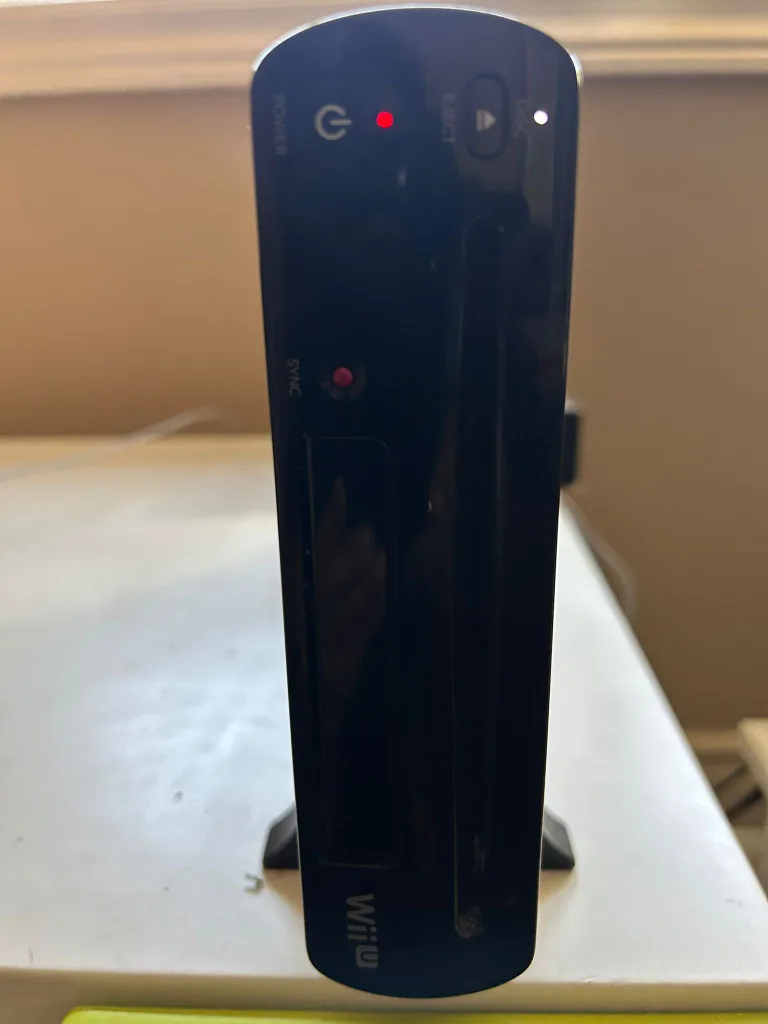 Nintendo Wii U Console - Black image indicator(2)