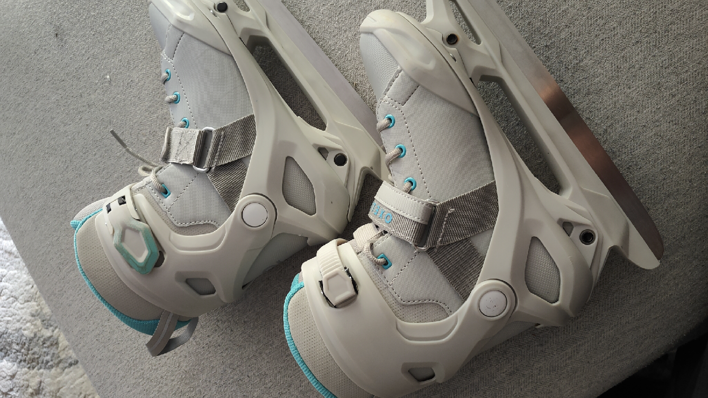 recreational Ice Skates - Women's 9
