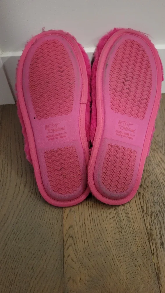 Betsey Johnson XOX Slippers - Size 6-7 image indicator(2)