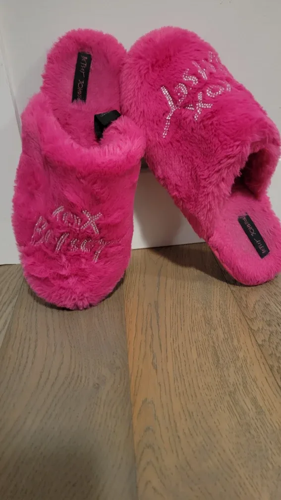 Betsey Johnson XOX Slippers - Size 6-7 image indicator(3)
